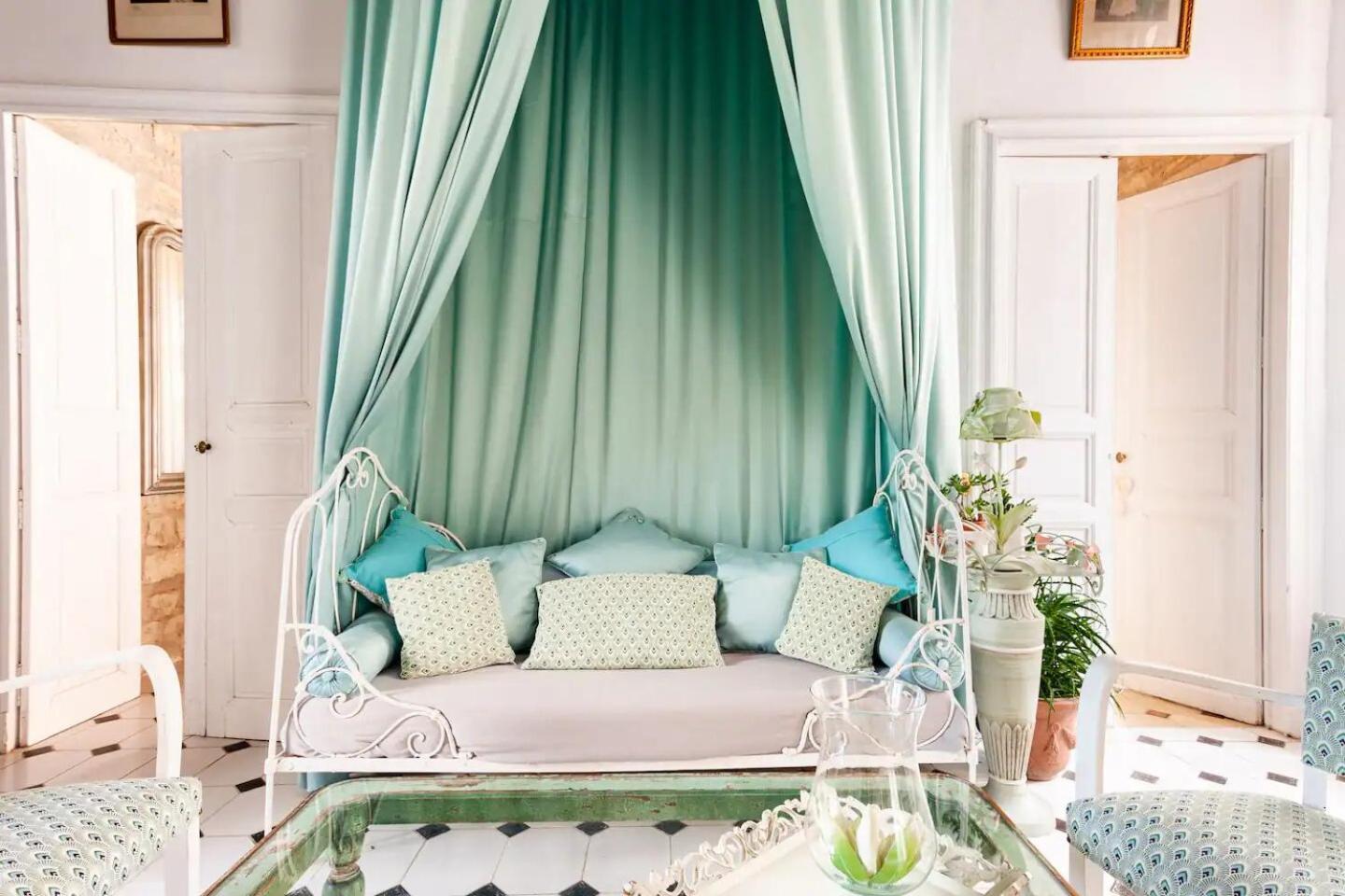 Appartement Spacieux Avec Deux Chambres Au Chateau Valence  Bagian luar foto