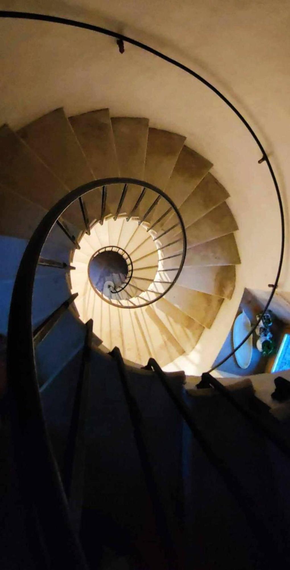 Appartement Spacieux Avec Deux Chambres Au Chateau Valence  Bagian luar foto