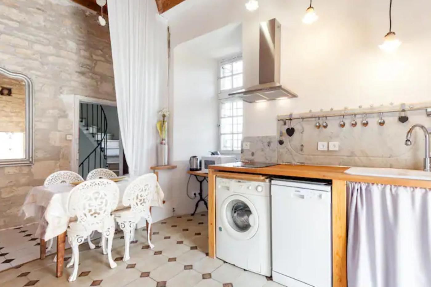 Appartement Spacieux Avec Deux Chambres Au Chateau Valence  Bagian luar foto