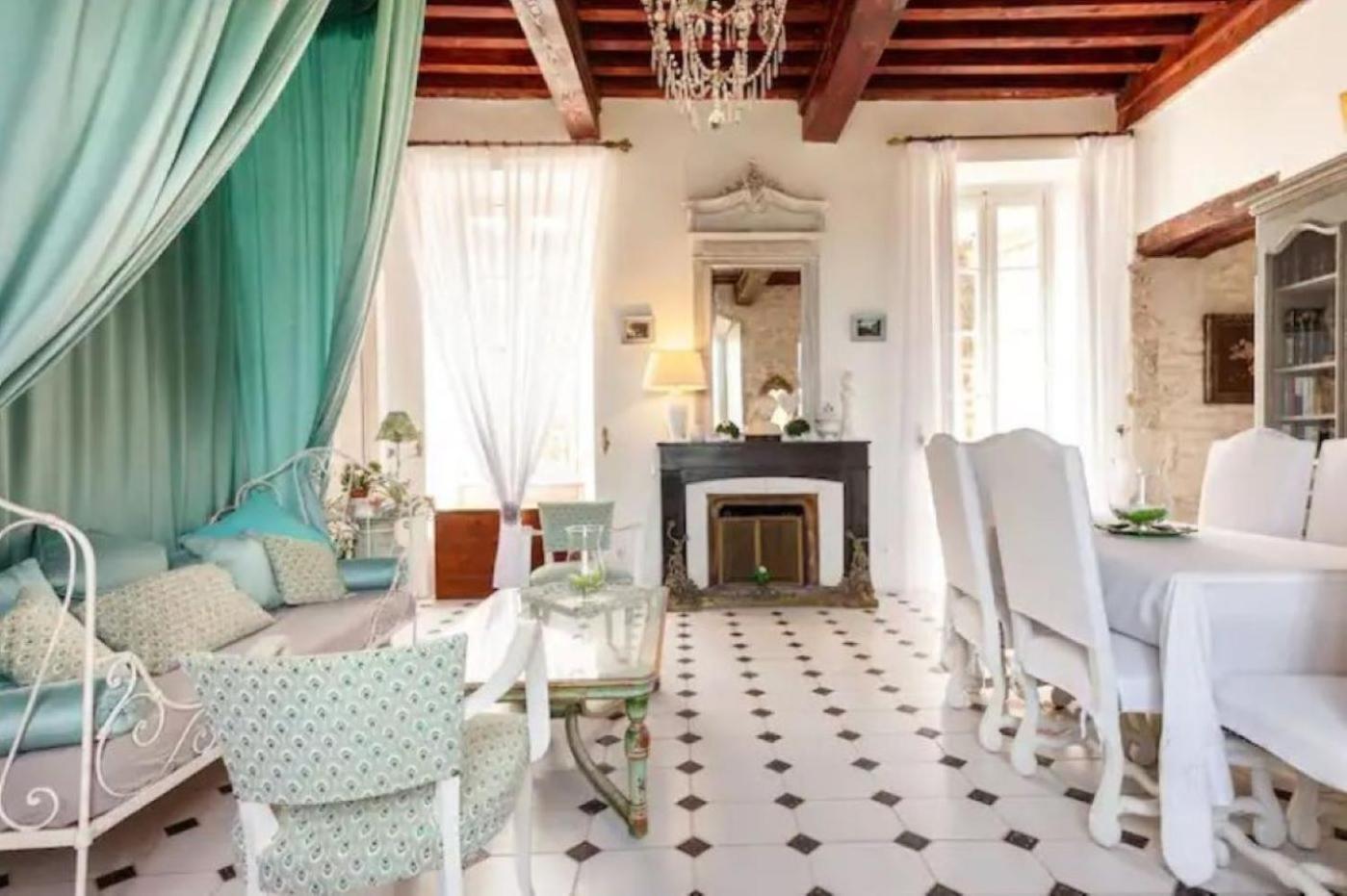 Appartement Spacieux Avec Deux Chambres Au Chateau Valence  Bagian luar foto