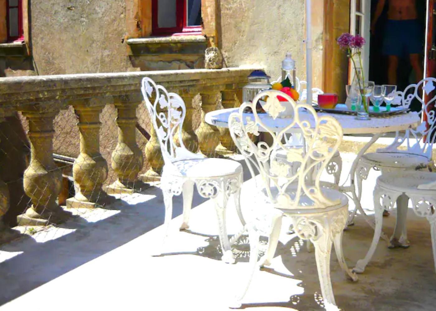Appartement Spacieux Avec Deux Chambres Au Chateau Valence  Bagian luar foto