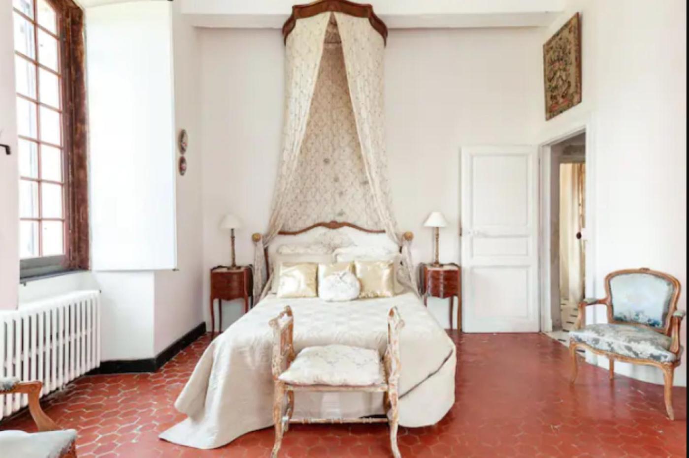 Appartement Spacieux Avec Deux Chambres Au Chateau Valence  Bagian luar foto