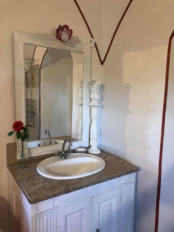 Appartement Spacieux Avec Deux Chambres Au Chateau Valence  Bagian luar foto